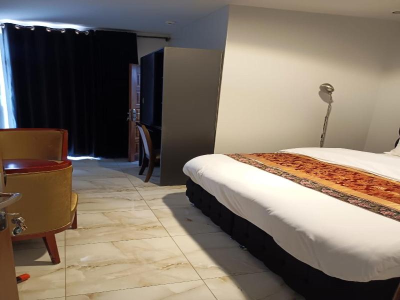 Fanfare Suites image
