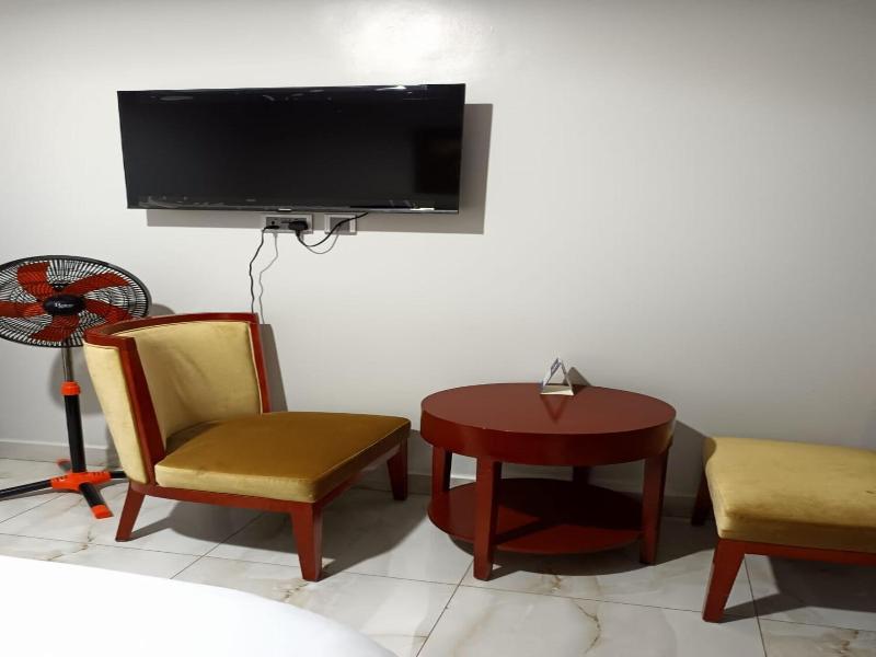 Fanfare Suites image