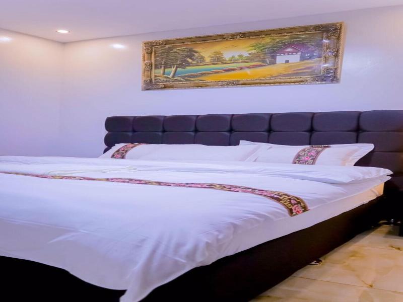 Fanfare Suites image