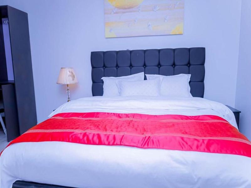 Fanfare Suites image