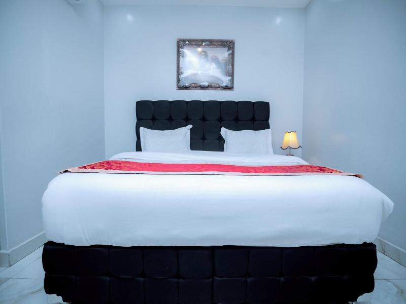 Fanfare Suites image
