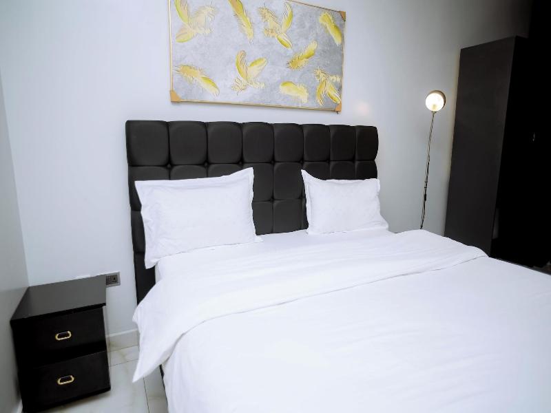 Fanfare Suites image