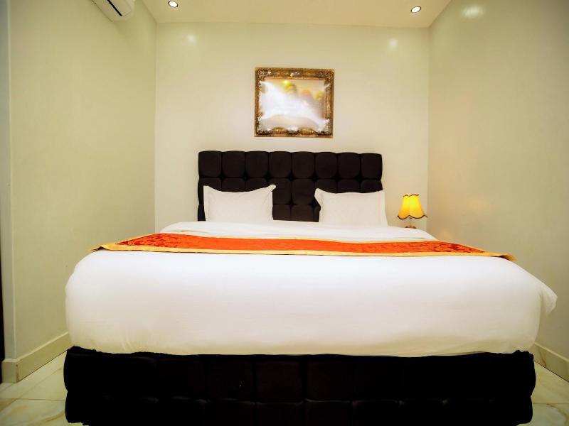 Fanfare Suites image