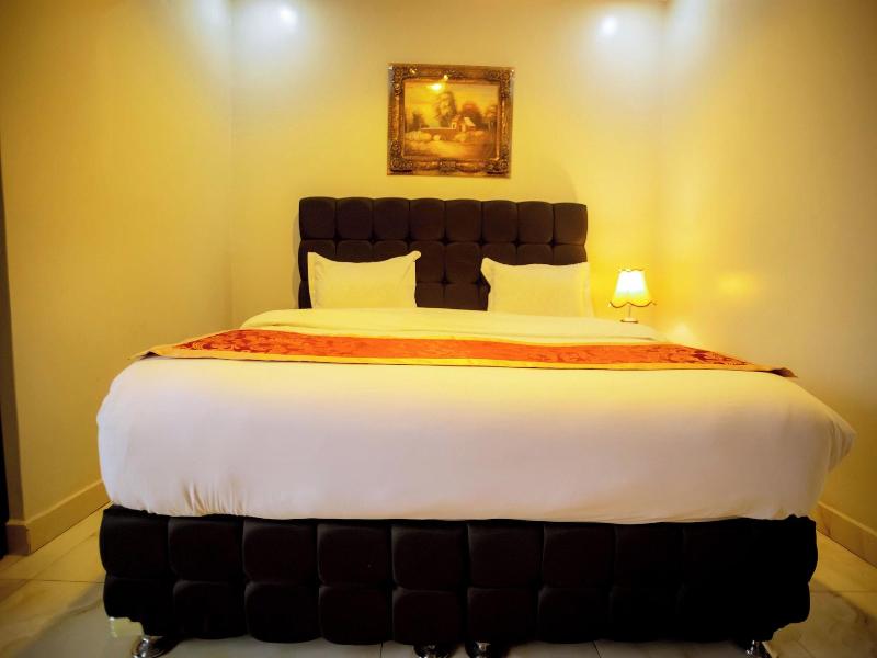 Fanfare Suites image