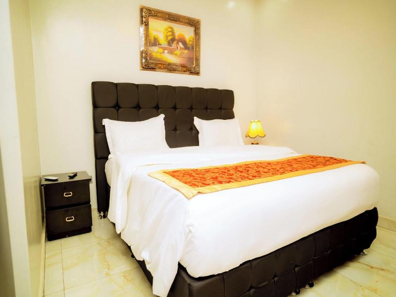 Fanfare Suites image