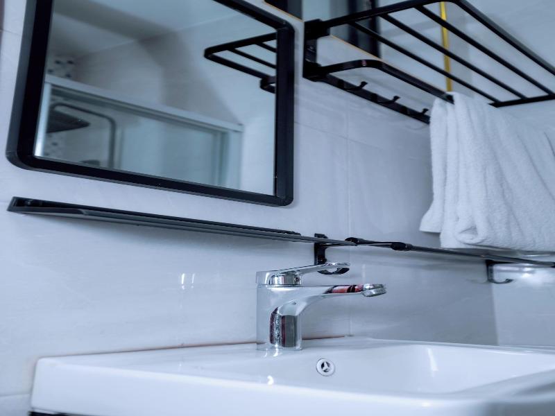 Fanfare Suites image