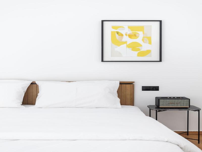 Elliot Neapoli Athens image