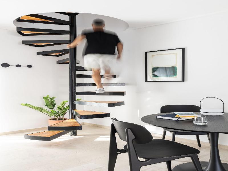 Elliot Neapoli Athens image
