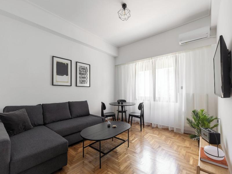 Elliot Neapoli Athens image