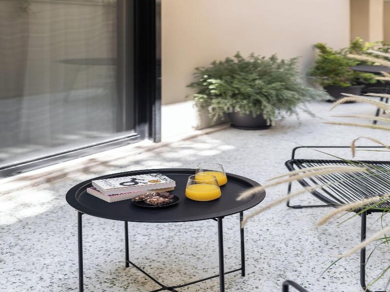 Elliot Neapoli Athens image