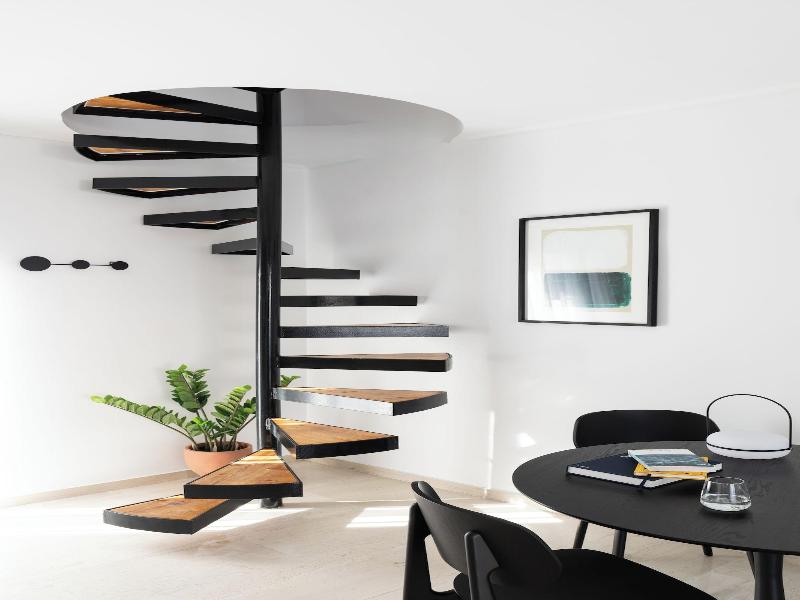 Elliot Neapoli Athens image