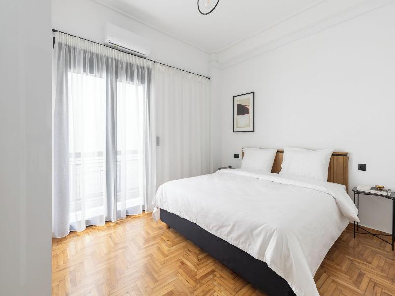 Elliot Neapoli Athens image