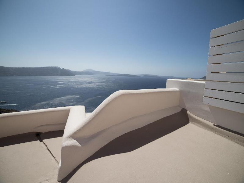 Spitia Santorini 4
