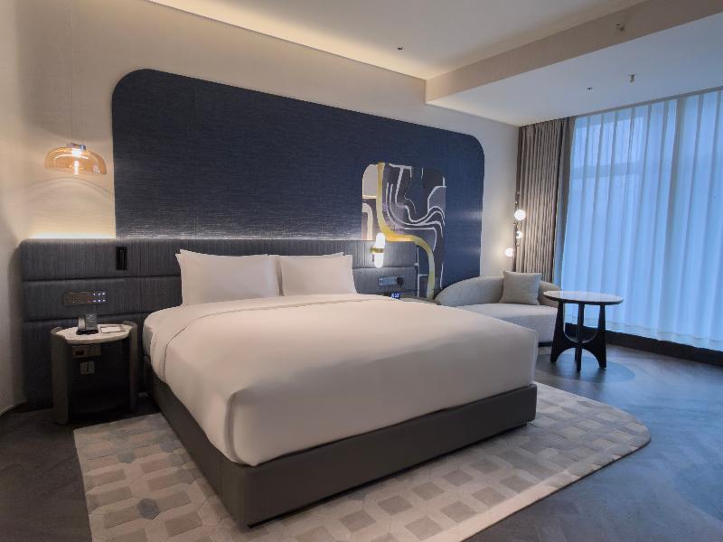 voco Suites Shenzhen Huanggang by IHG image