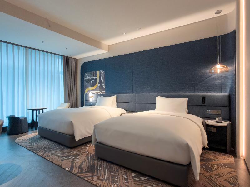 voco Suites Shenzhen Huanggang by IHG image