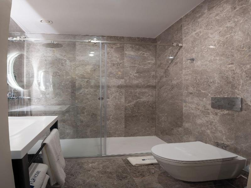 Boemio Flh Hotels image
