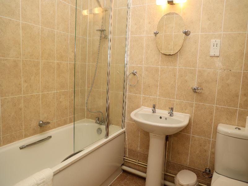 Hotel 1843 Reading image