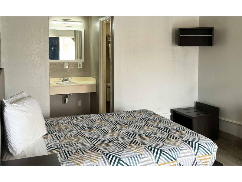 Motel 6 Cordele, GA image