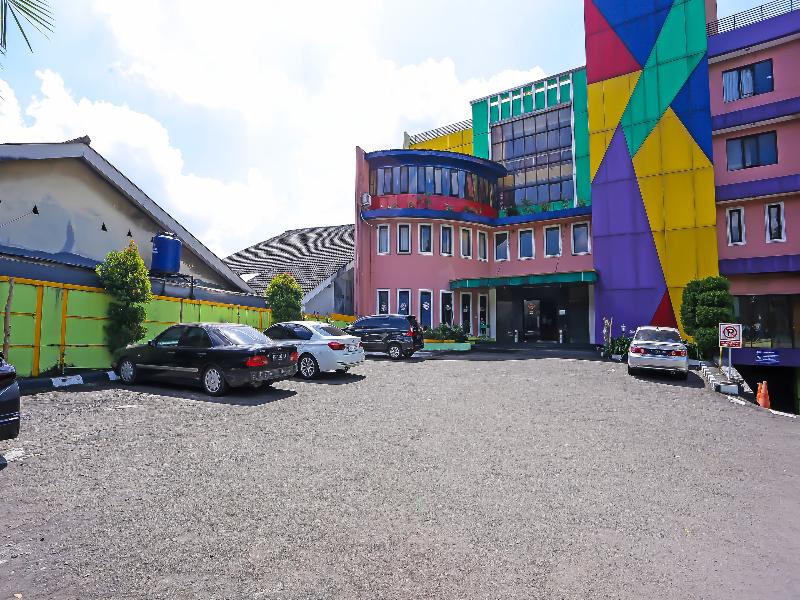 Townhouse Oak Hotel Fiducia Pasar Minggu image