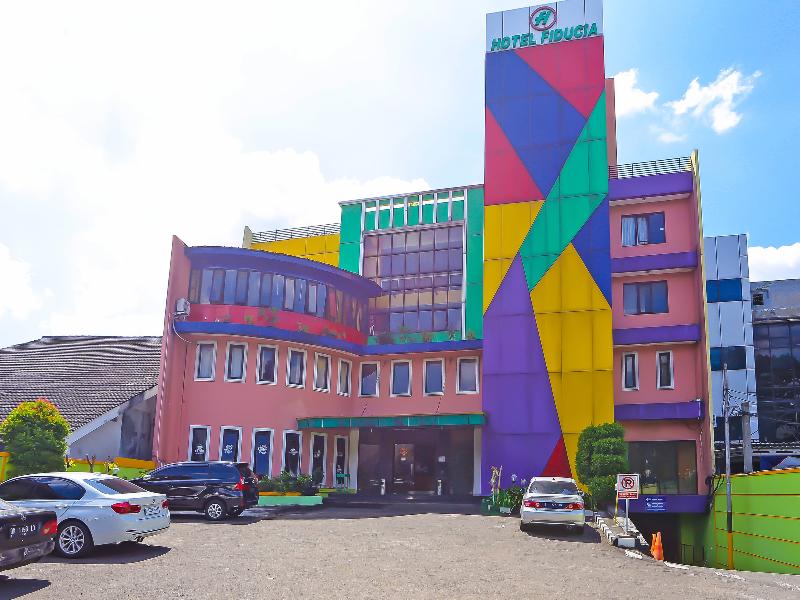 Townhouse Oak Hotel Fiducia Pasar Minggu image