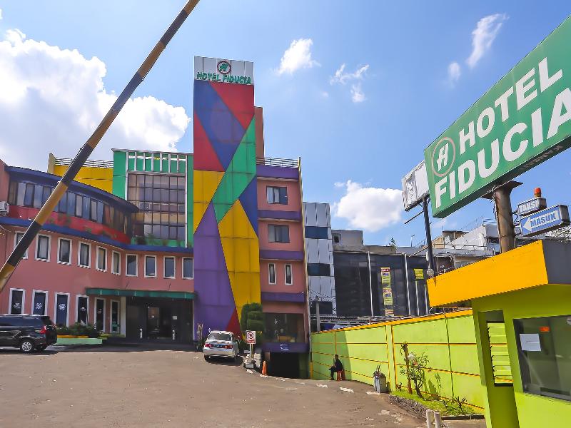 Townhouse Oak Hotel Fiducia Pasar Minggu image
