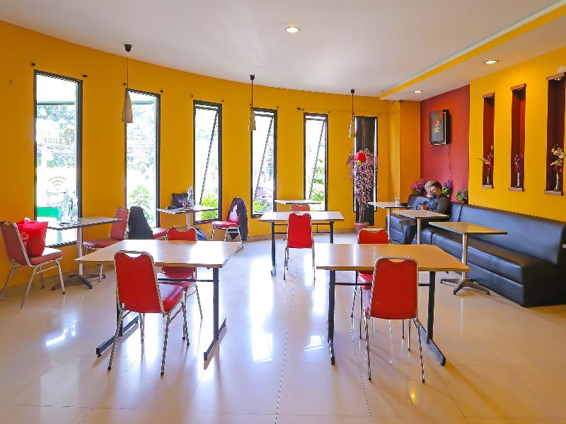 Townhouse Oak Hotel Fiducia Pasar Minggu image