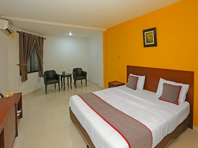 Townhouse Oak Hotel Fiducia Pasar Minggu image
