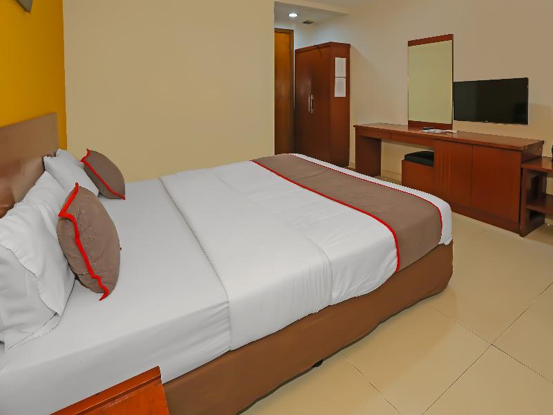 Townhouse Oak Hotel Fiducia Pasar Minggu image