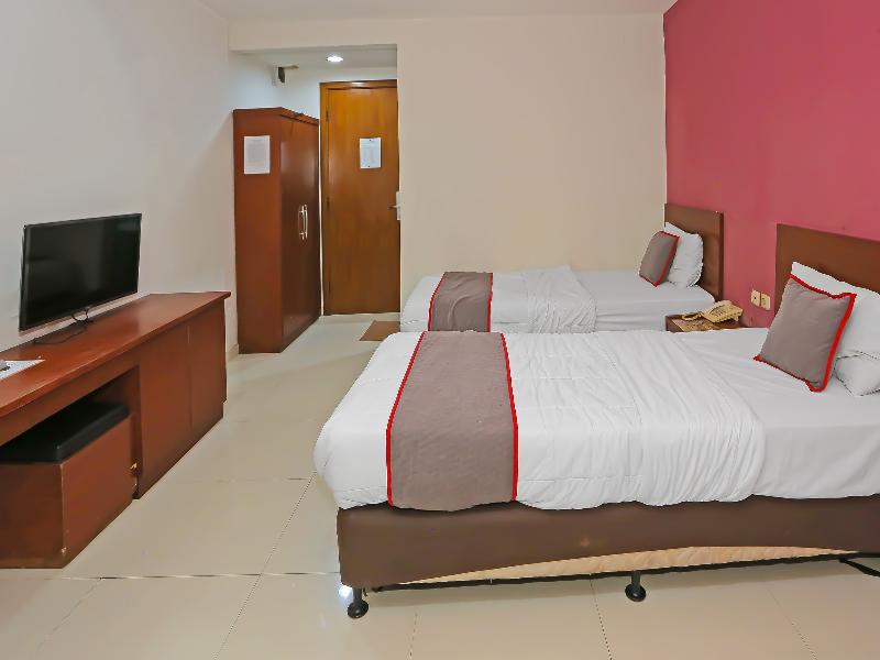 Townhouse Oak Hotel Fiducia Pasar Minggu image