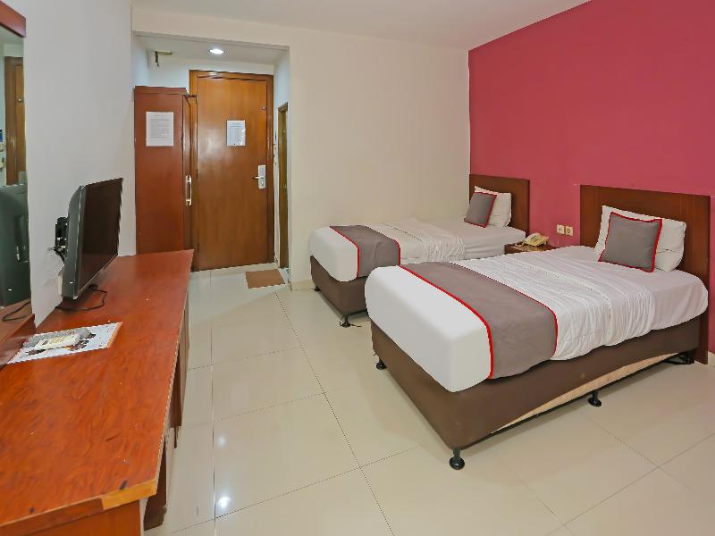 Townhouse Oak Hotel Fiducia Pasar Minggu image