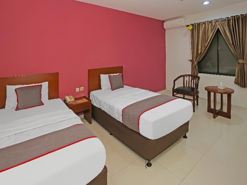 Townhouse Oak Hotel Fiducia Pasar Minggu image