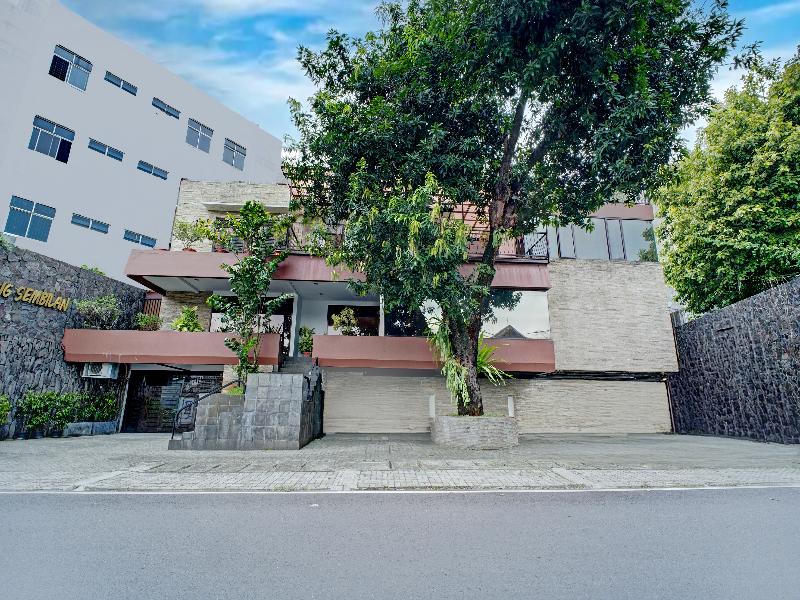 Collection O Near Mrt Cipete Raya image
