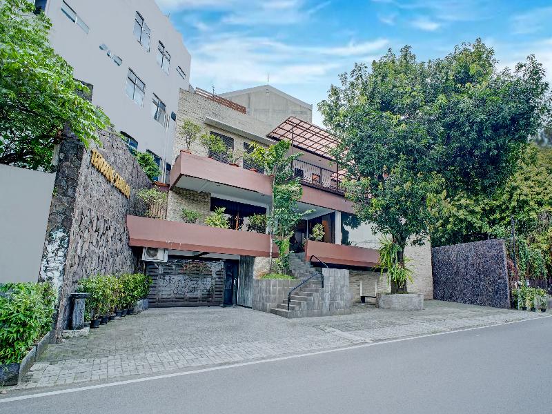 Collection O Near Mrt Cipete Raya image