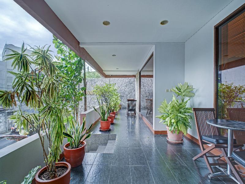 Collection O Near Mrt Cipete Raya image