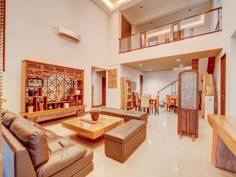 Collection O Near Mrt Cipete Raya image