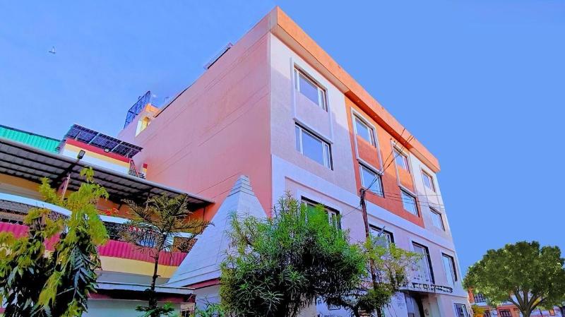 White Panda Hotel Royal Inn image