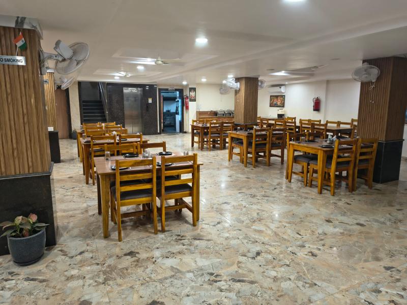 White Panda Hotel Royal Inn image