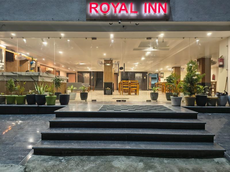 White Panda Hotel Royal Inn image