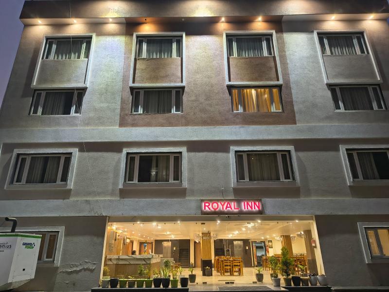 White Panda Hotel Royal Inn image