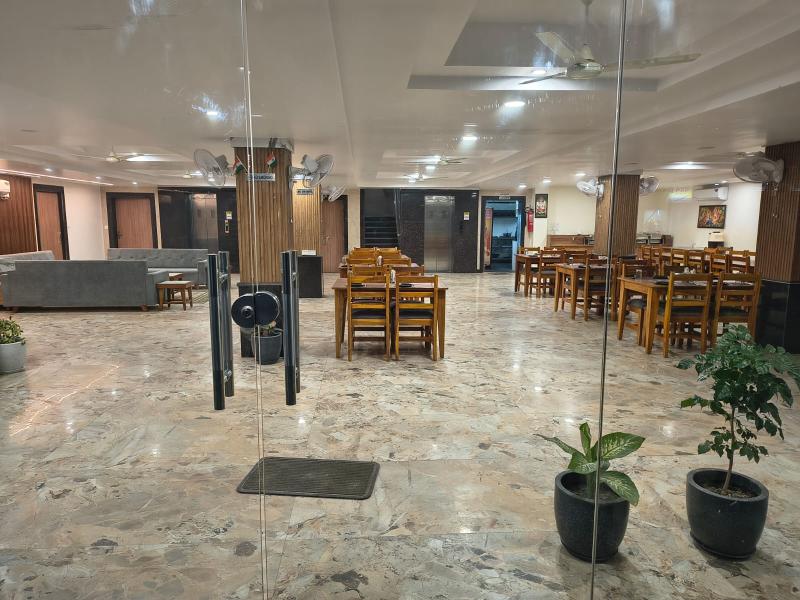 White Panda Hotel Royal Inn image
