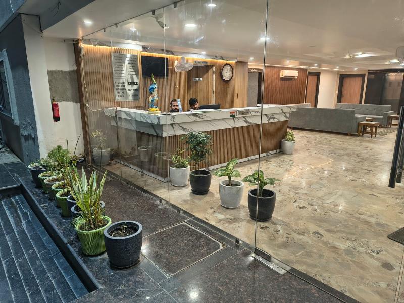 White Panda Hotel Royal Inn image