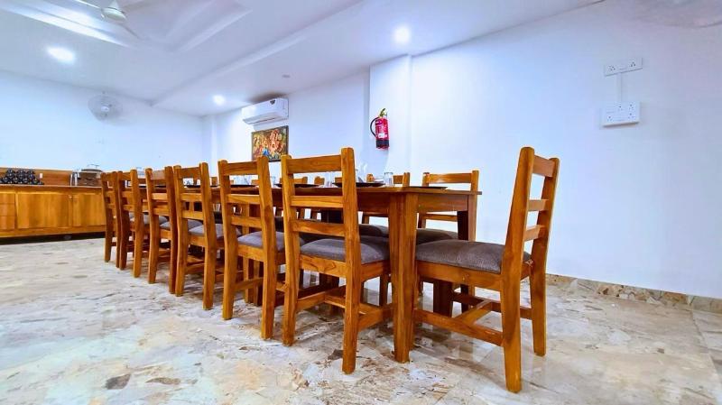 White Panda Hotel Royal Inn image