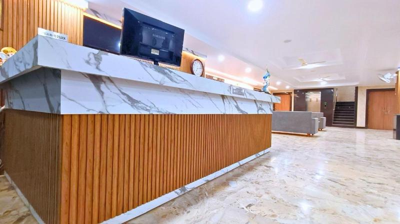 White Panda Hotel Royal Inn image