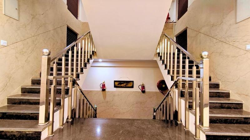 White Panda Hotel Royal Inn image