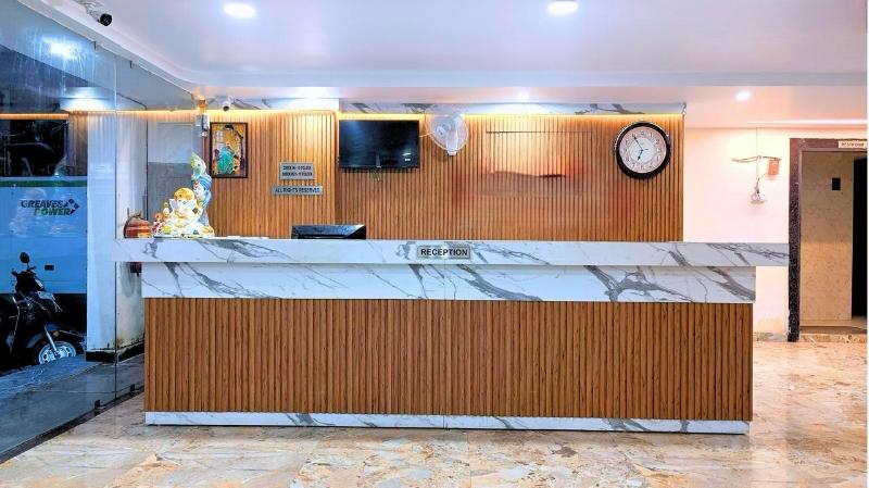 White Panda Hotel Royal Inn image