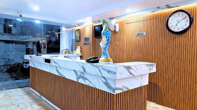 White Panda Hotel Royal Inn image