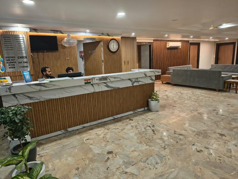 White Panda Hotel Royal Inn image