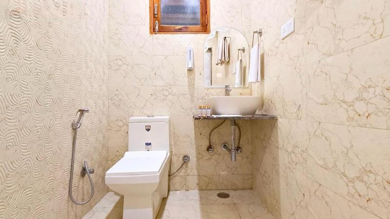 White Panda Hotel Royal Inn image