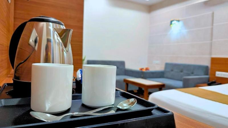 White Panda Hotel Royal Inn image
