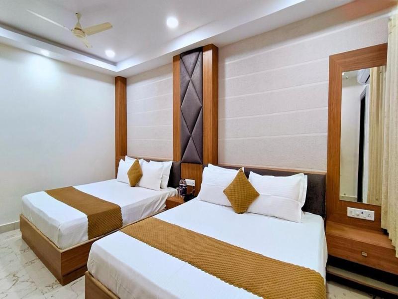 White Panda Hotel Royal Inn image